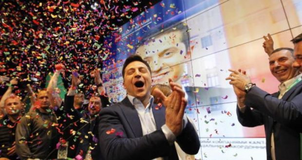 فوز زيلينسكي بالرئاسة في أوكرانيا
