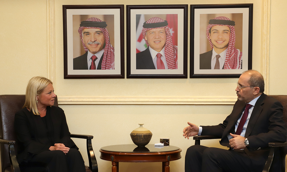 الصفدي يلتقي الممثل الخاص للأمم المتحدة في العراق