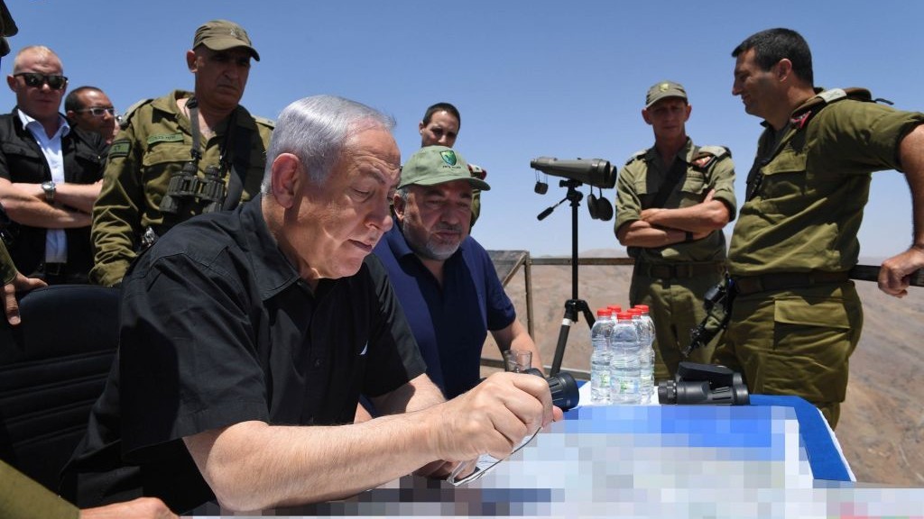 “ديبكا”: إسرائيل تعدل خطط التعامل مع المتظاهرين الفلسطينيين قرب السياج وتنذر حماس بـ”رد مؤلم”
