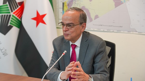 رئيس الائتلاف الوطني السوري: الحكومة لا يجب أن تقصي أي طرف