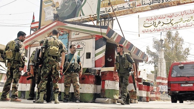 حماس تتوسط بين فتح ومسلحين اسلاميين لوقف الاشتباكات المستمرة في عين الحلوة