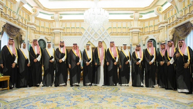 أمراء السعودية يؤدون اليمين أمام الملك سلمان