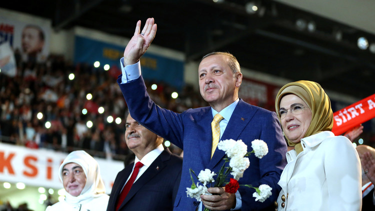 أردوغان يعود إلى زعامة حزب “العدالة والتنمية”