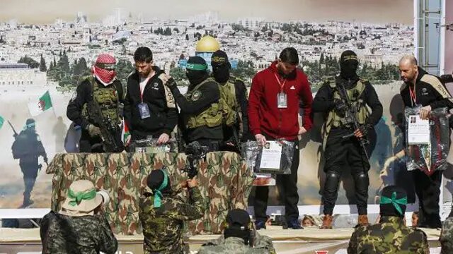 حماس توافق على إطلاق الرهائن الإسرائيليين الأحياء والأموات