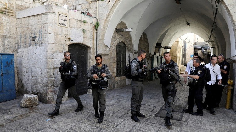 حملة اعتقالات إسرائيلية تطال 42 فلسطينيا في القدس والضفة
