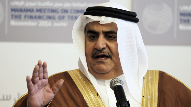 وزير خارجية البحرين يهاجم المقيمين في قطر ويصفهم بـ”المرتزقة”