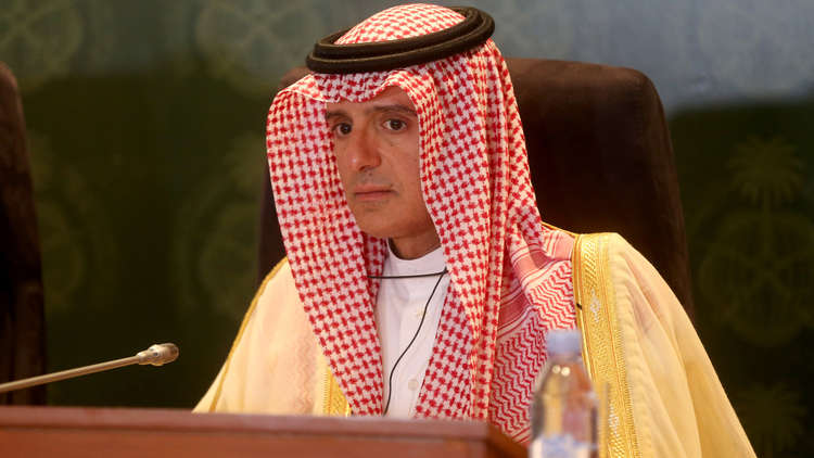 الجبير: فصلنا آلافا من الأئمة المتطرفين