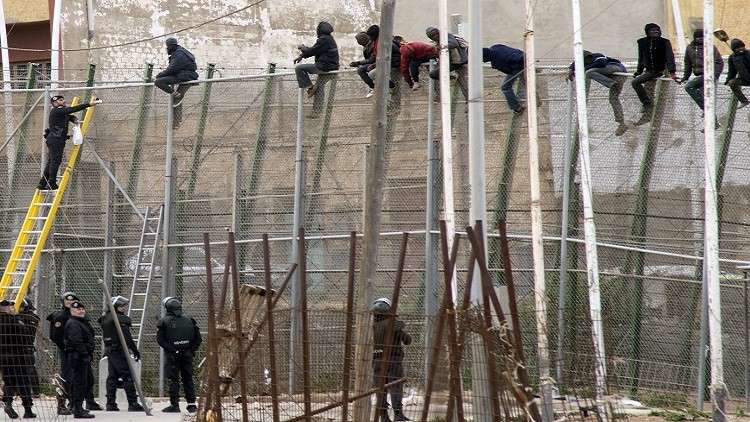 إسبانيا تهدد بإغلاق الحدود البرية مع المغرب