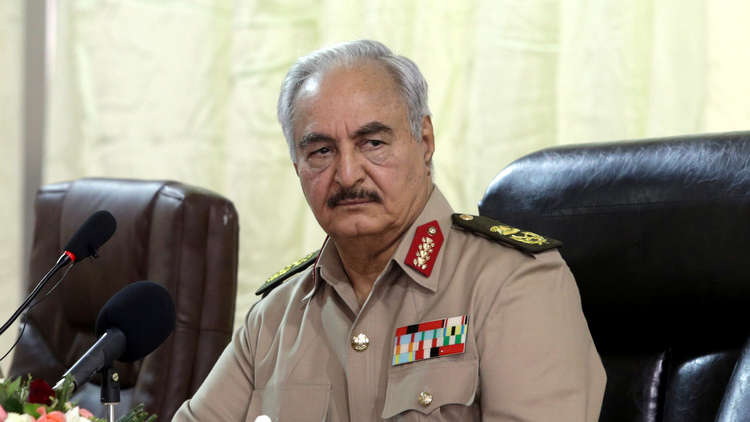 حفتر يعلن انتهاء “الاتفاق السياسي” في ليبيا ويحذر من استخدام أسلوب التهديد