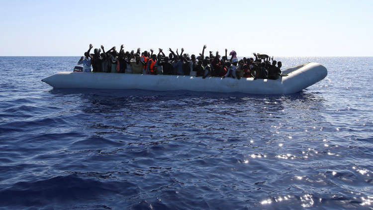 إنقاذ نحو 300 مهاجر قبالة السواحل الليبية