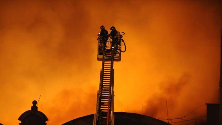 إصابة العشرات في حريق شمال إيطاليا