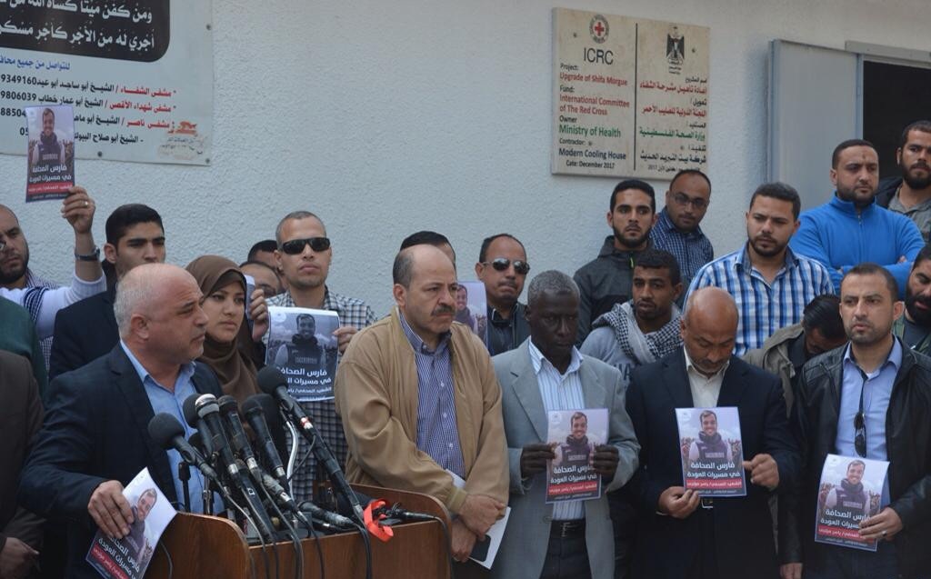 استشهاد صحفي فلسطيني وإصابة آخرين برصاص الجيش الإسرائيلي
