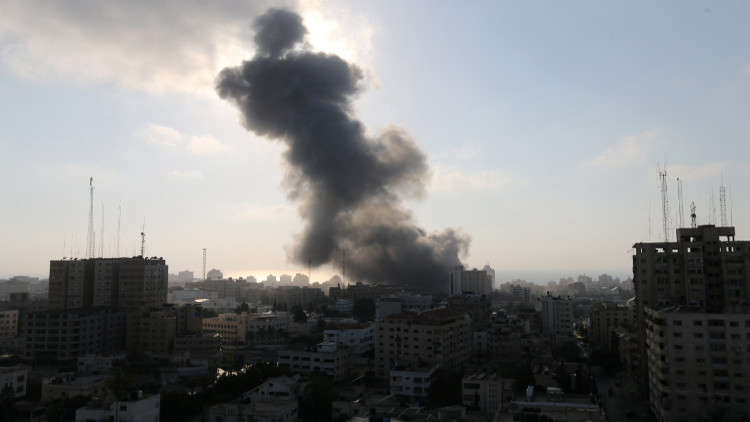 استشهاد فلسطينيي ونجله وإصابة ثالث بجروح خطيرة بانفجار غربي مدينة غزة