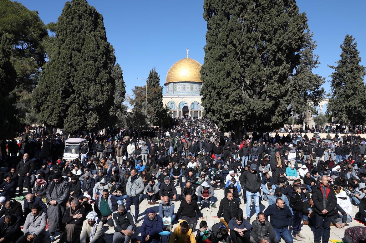50 ألفًا يؤدون صلاة الجمعة في المسجد الأقصى