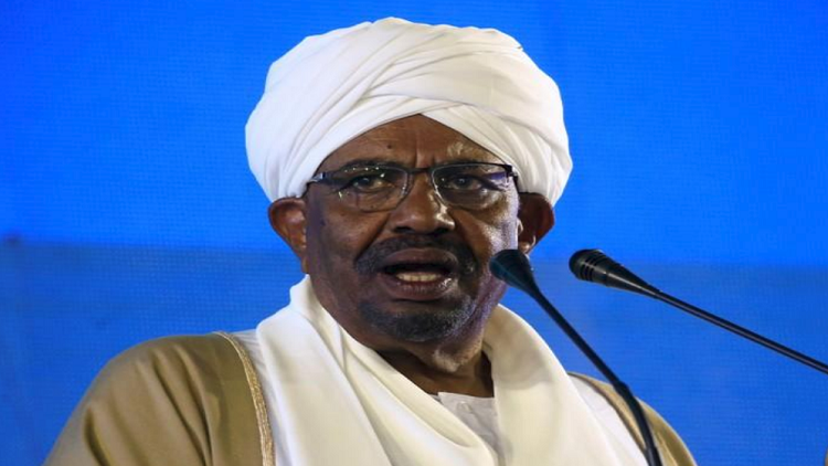 البشير يتعهد بالإفراج عن صحفيين معتقلين في السودان