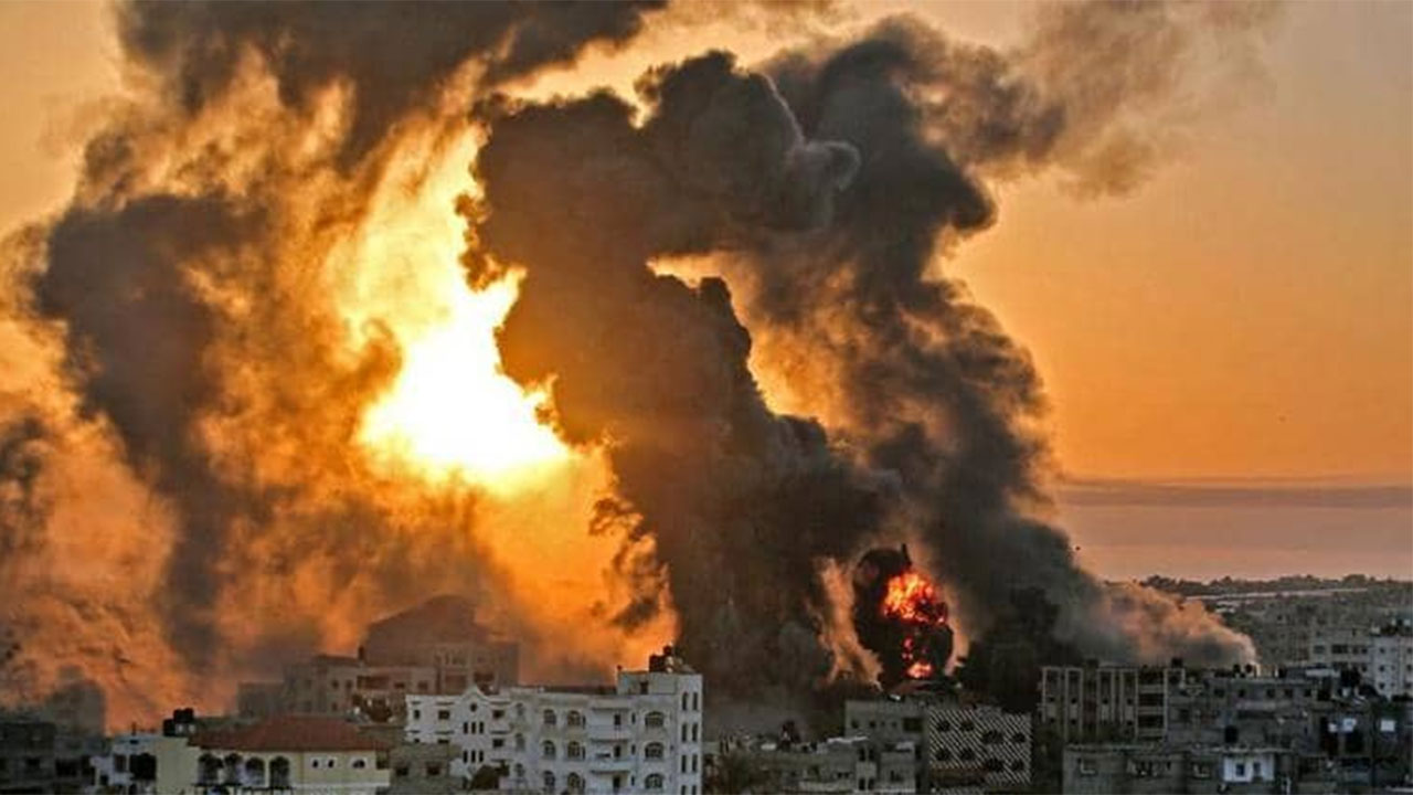 طائرات الإحتلال الإسرائيلي تقصف موقعين لحركة حماس في قطاع غزة