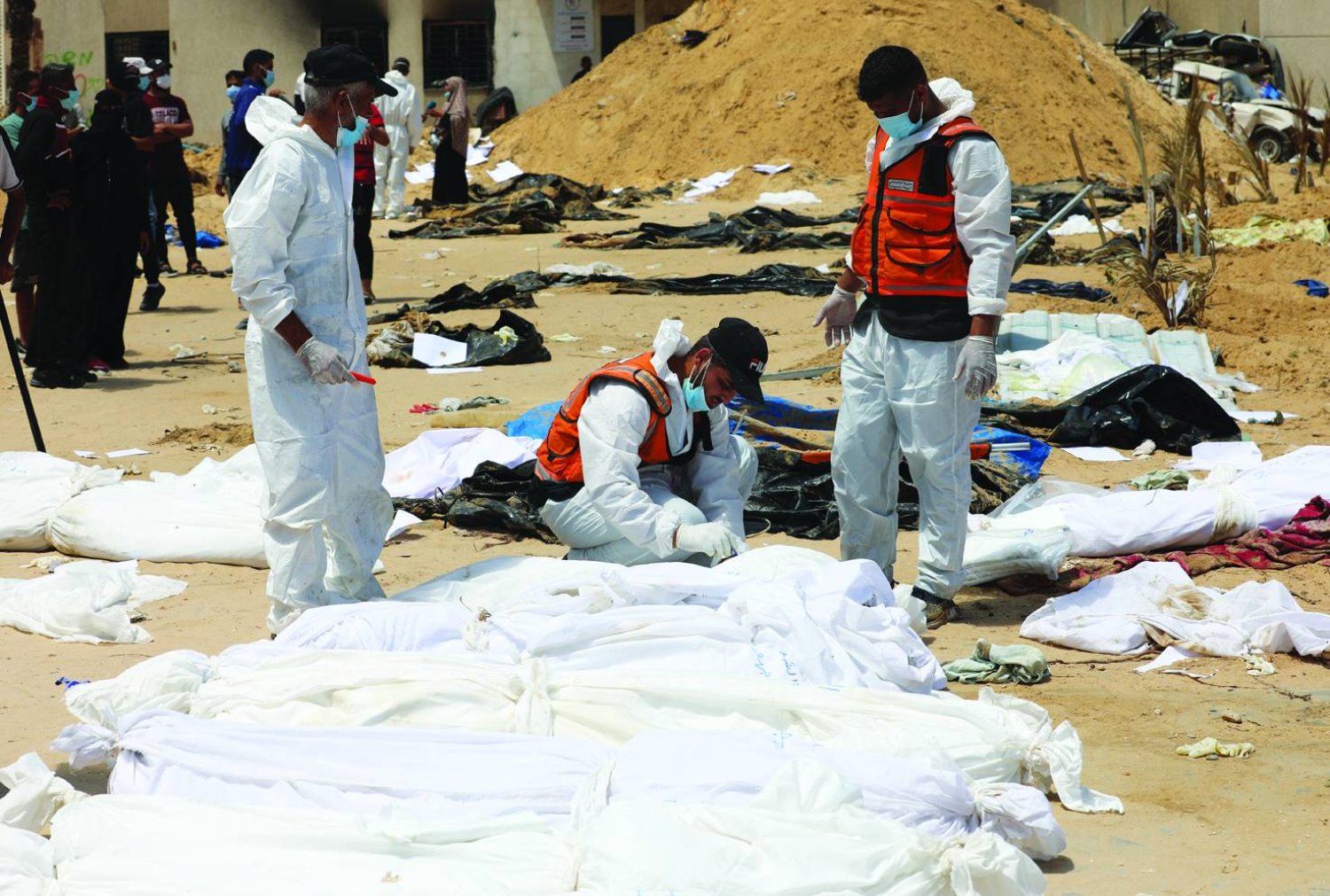 جرائم “المقابر الجماعية” تتكشف في غزة