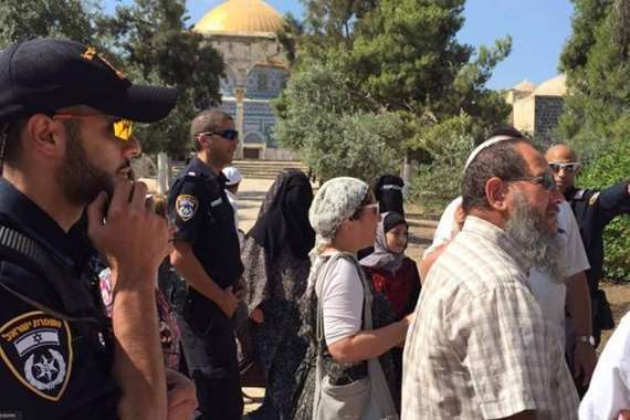 مئات المستوطنين يقتحمون المسجد الأقصى
