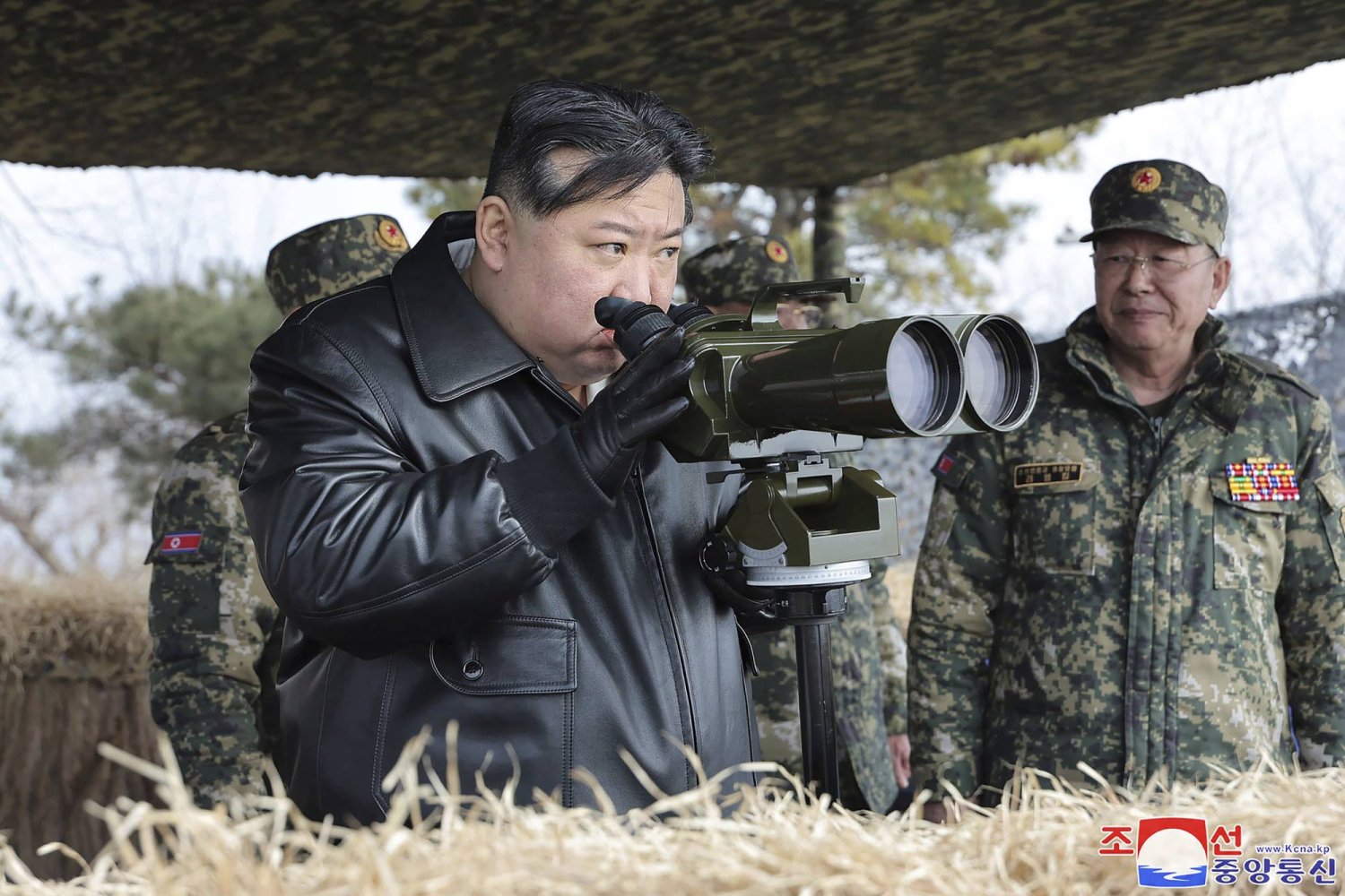 زعيم كوريا الشمالية يشرف على مناورة تحاكي “هجوماً نووياً مضاداً”