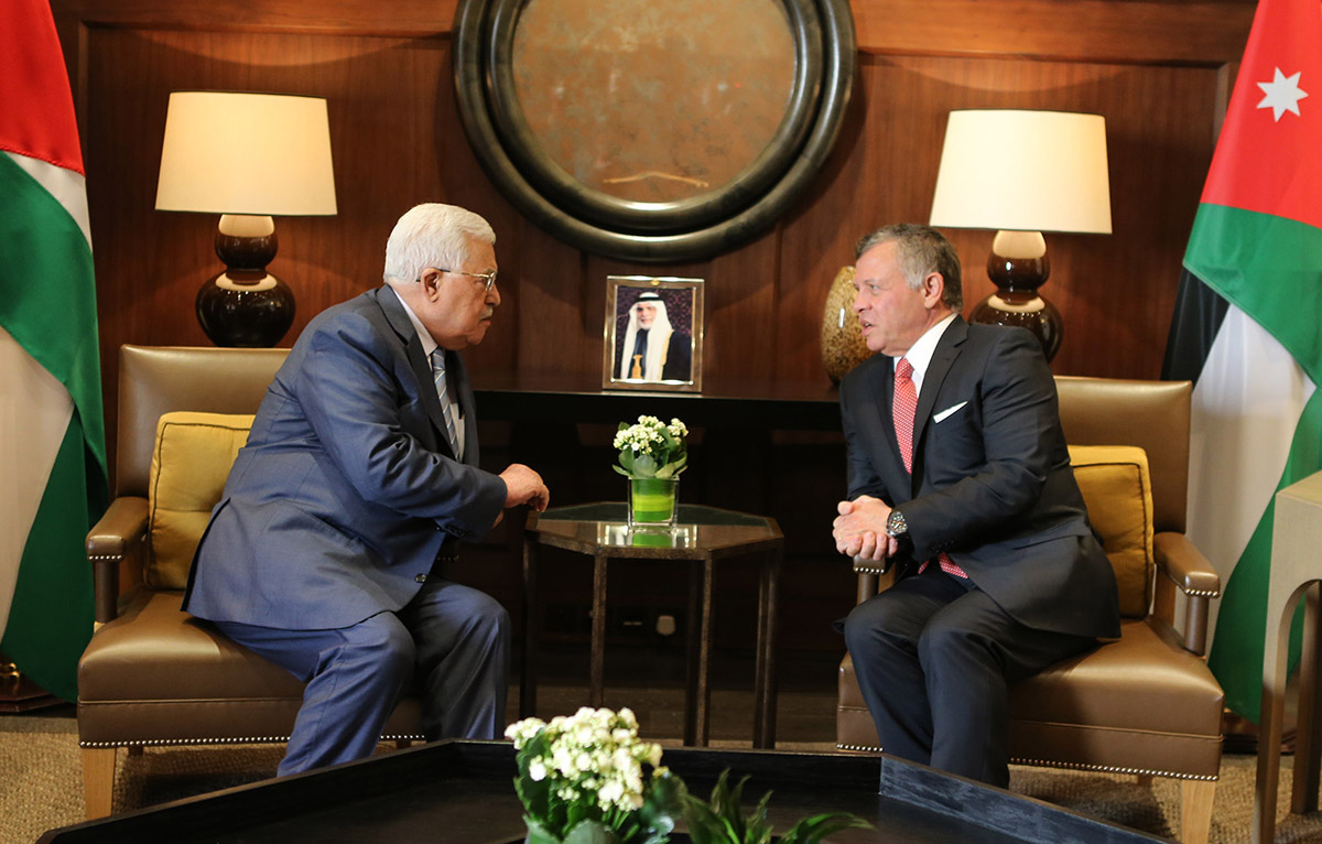 الملك عبد الله يجري مباحثات مع الرئيس محمود عباس