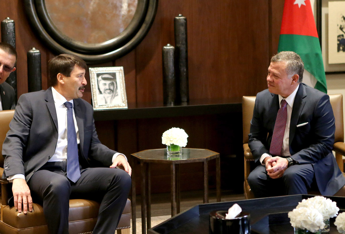 الملك والرئيس الهنغاري يعقدان مباحثات في قصر الحسينية