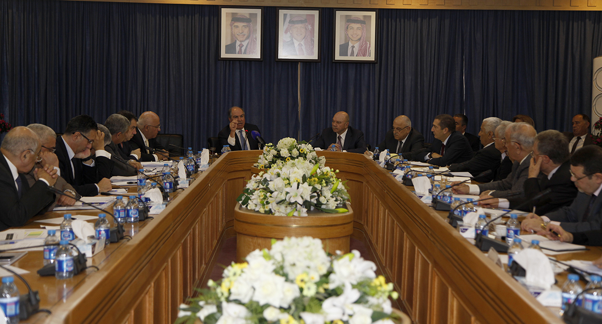 اللجنة المالية والاقتصادية في مجلس الاعيان تلتقي رئيس الوزراء الأردني