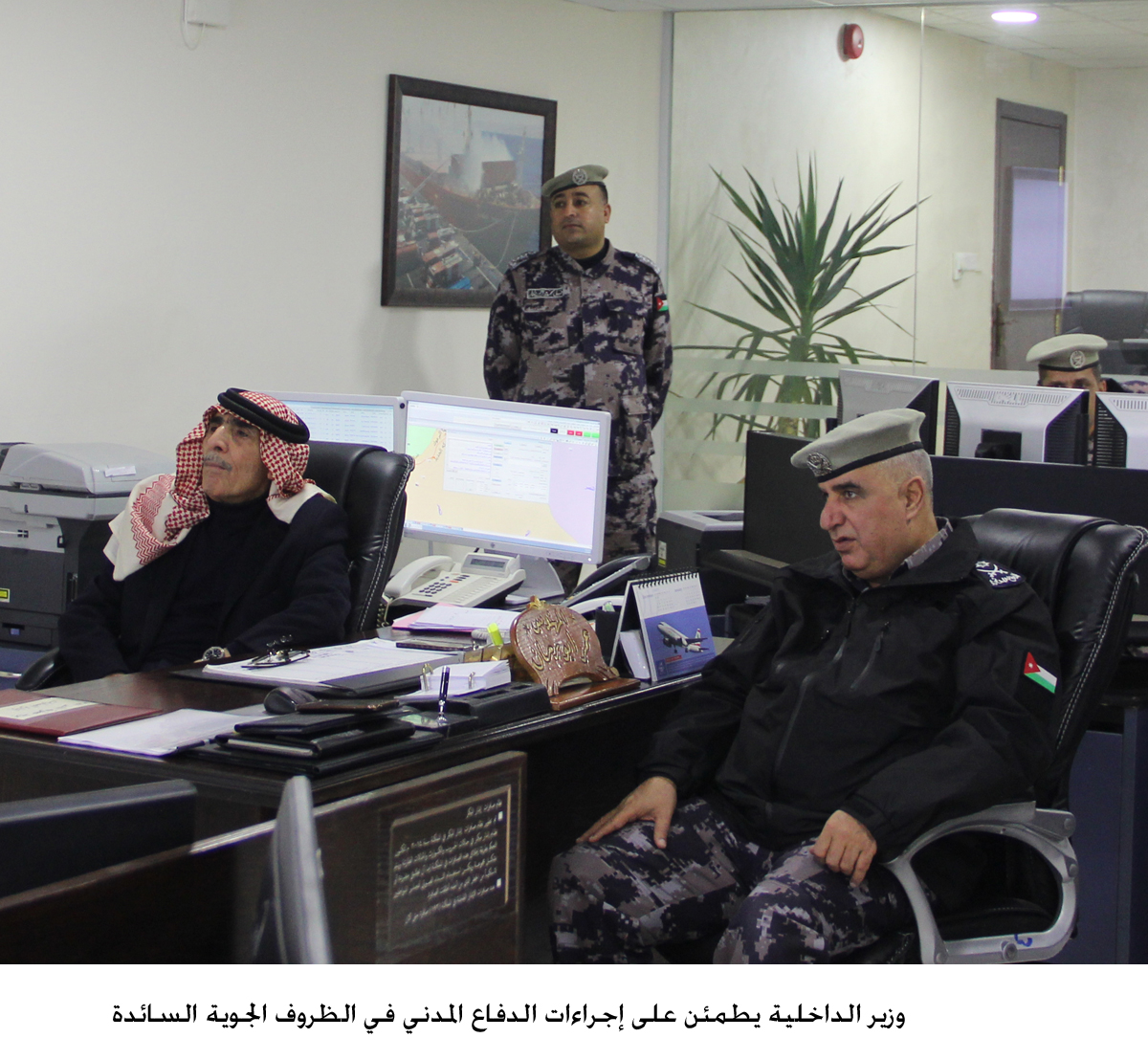 وزير الداخلية الأردني يطمئن على إجراءات الدفاع المدني في الظروف الجوية السائدة