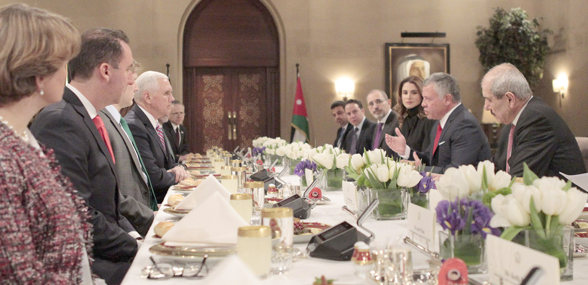 جلالة الملك عبدالله الثاني يلتقي نائب الرئيس الأمريكي في قصر الحسينية