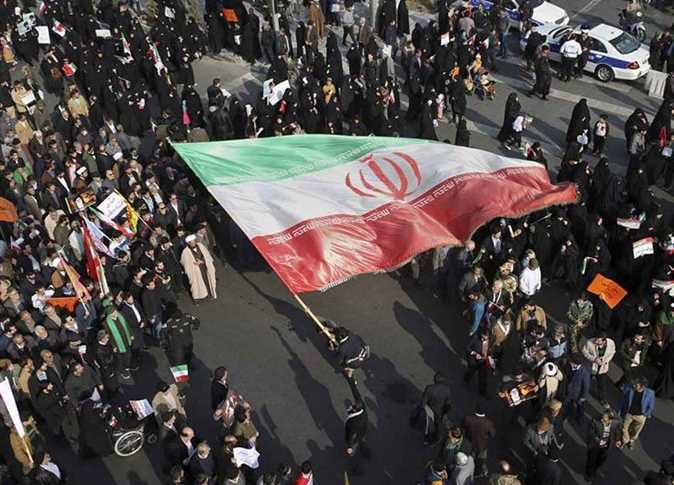 10 قتلى..لليوم الثالث تجدد تظاهرات البنزين في إيران.. محتجون يهاجمون مستودعا للوقود