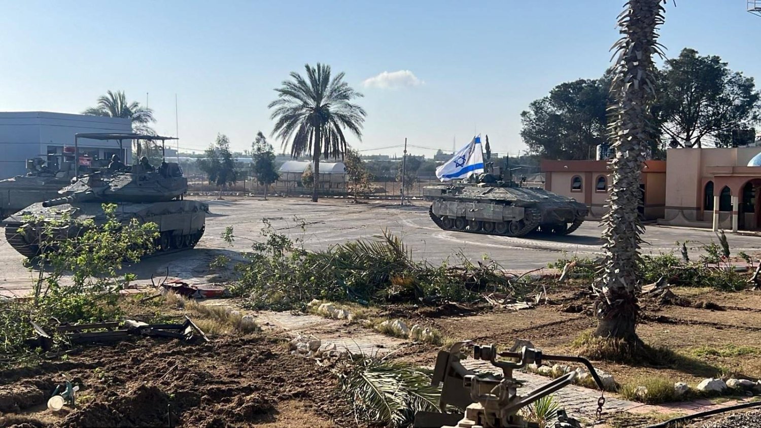 214 يوم للحرب على غزة: الدبابات تقتحم معبر رفح