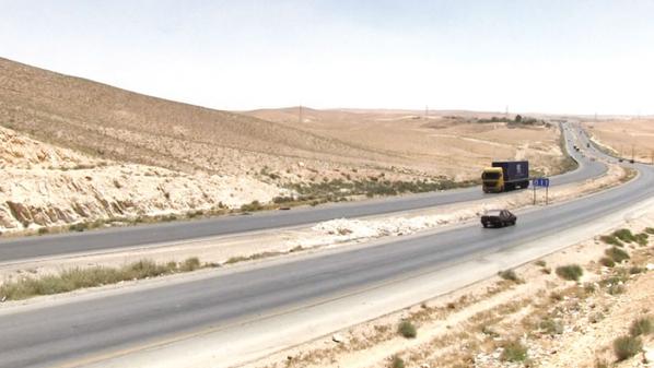 «الأشغال»: العمل بمشروع صيانة الطريق الصحراوي مستمر