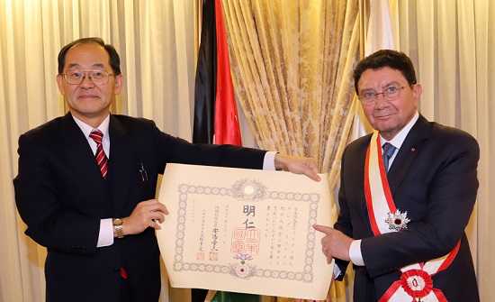 وسام الامبرطور الياباني للأردني طالب الرفاعي