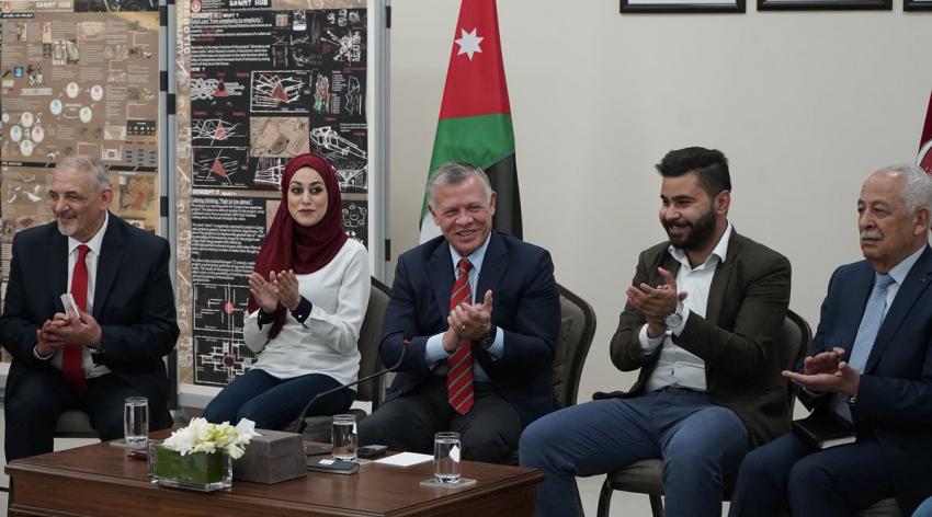 جلالة الملك عبدالله الثاني يزور الجامعة الهاشمية ويلتقي بمجموعة من الطلاب والطالبات