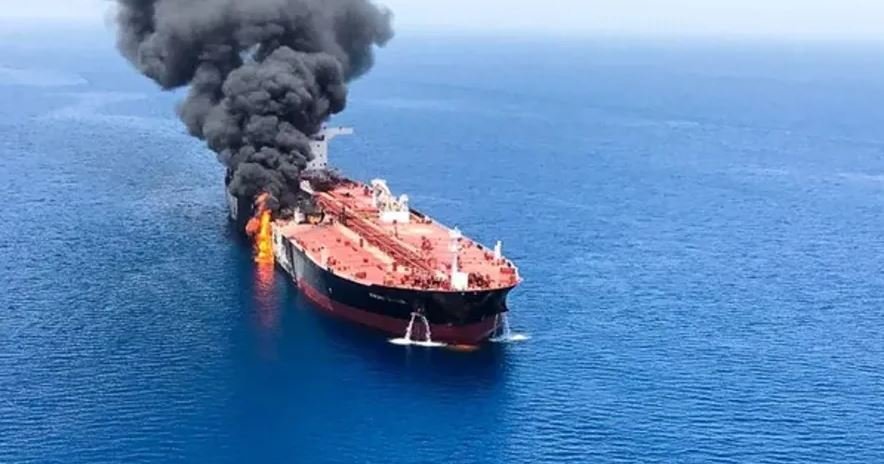 مصاب ومفقودان بحريق في ناقلة نفط قبالة عُمان