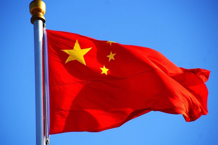 الصين تعلق إصدار تصاريح السفر بسبب كورونا