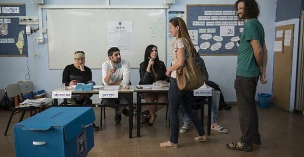 اليمين الإسرائيلي يسعى لمنع قائمتين عربيتين من خوض انتخابات “الكنيست”