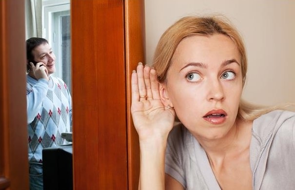 المفاتيح الستة لاتقاء شكوك الزوجة.. اخبريها لزوجكِ