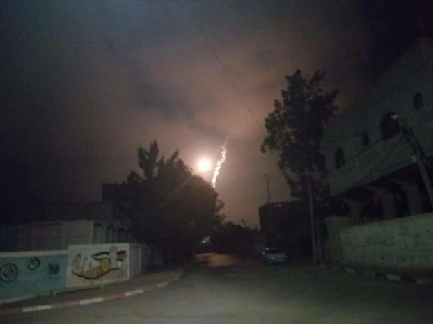 جيش الاحتلال يعلن قصفه لمجموعة شبان شمال قطاع غزة ويفتح الملاجئ في المستوطنات