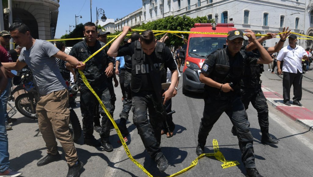 تنظيم “داعش” الأرهابي يعلن مسؤوليته عن هجمات انتحارية على الشرطة في تونس‎
