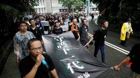 معلمو هونغ كونغ ينظمون مظاهرة حاشدة مناهضة للحكومة