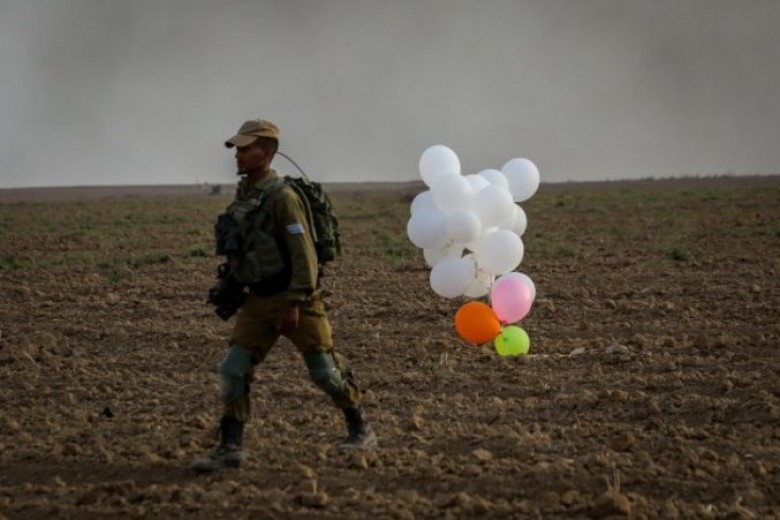 الإعلام العبري: سقوط بالونات مفخخة في أسدود وعسقلان أطلقت من قطاع غزة