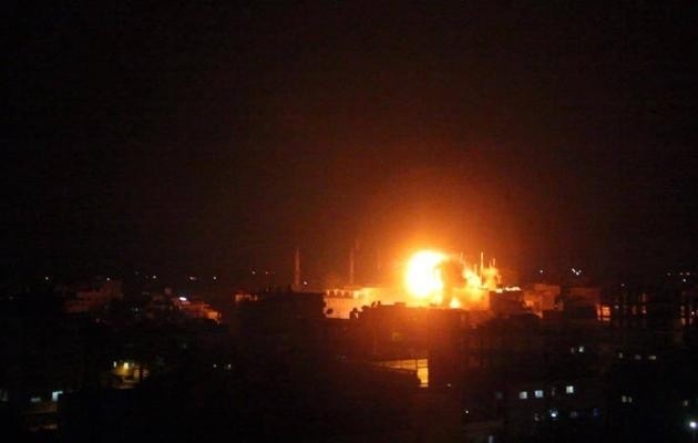الطيران الإسرائيلي يقصف عدة مواقع بالقطاع وسقوط قذيفة هاون في مستوطنات غلاف غزة