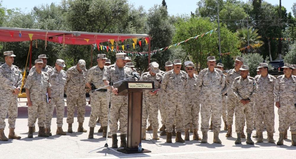 “رئيس الأركان الأردني” يزور قيادة مدفعية المنطقة العسكرية الشمالية