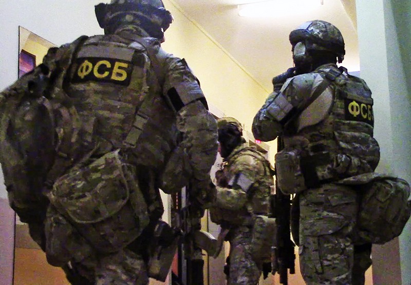 الأمن الفدرالي الروسي يقبض على 3 من تنظيم إرهابي في القرم