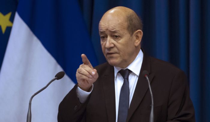وزير الخارجية الفرنسي: على إيران وقف تهديداتها