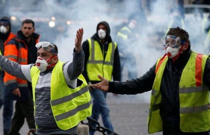 عمدة “بوردو” الفرنسية يطالب المواطنين بالبقاء فى منازلهم قبيل مظاهرات “السترات الصفراء”