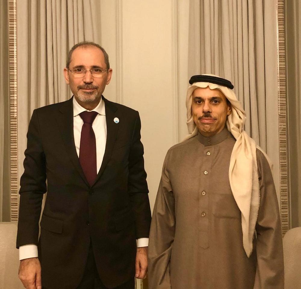 وزير الخارجية ونظيره السعودي يؤكدان استمرار التنسيق إزاء التحديات الإقليمية
