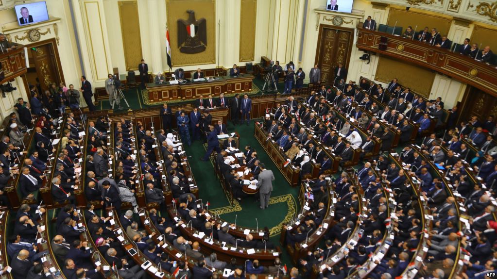 النواب المصري يقر “التعديلات الدستورية” - أسماء المعارضين والغائبين والممتنعين