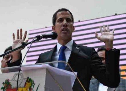 المحكمة العليا الفنزويلية تطالب بسحب الحصانة عن غوايدو