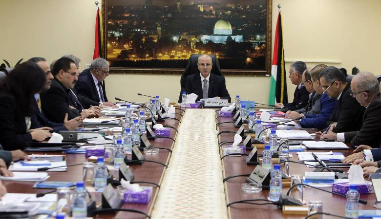 الحكومة الفلسطينية تطالب بإرسال لجنة دولية للتحقيق في جرائم إسرائيل